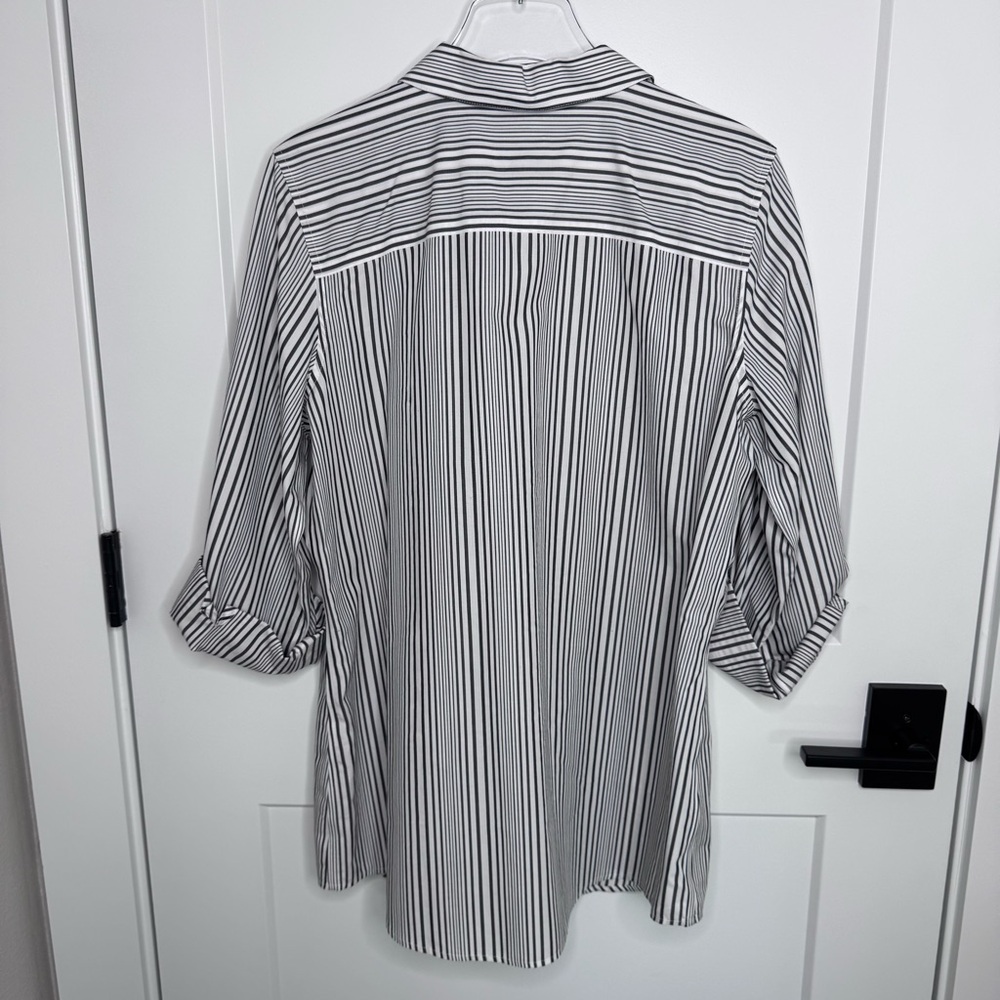 Chico's No-Iron Button Up Long Roll Tab Sleeves Collar Tunic Top Size Large (2) - Picture 6 of 6